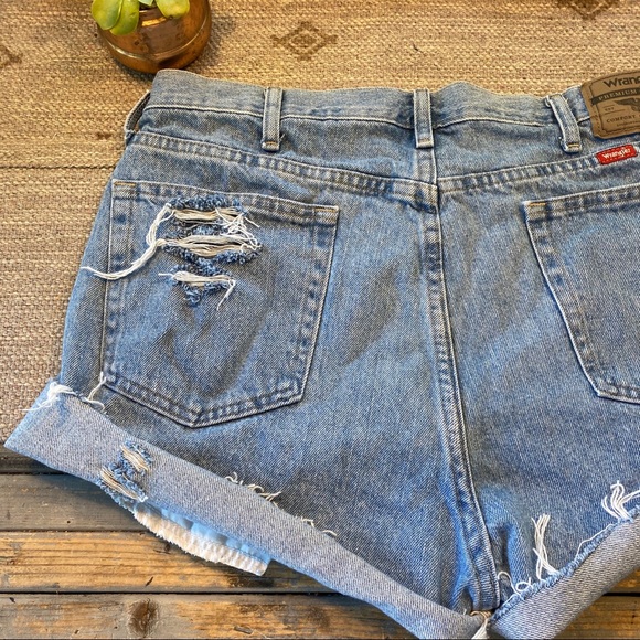 Wrangler distressed high rise jean shorts size 16 - Picture 5 of 8